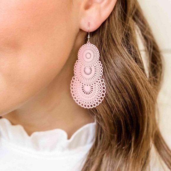 Pink Hollow Filigree Circle Drop Earrings - Picture 1 of 13